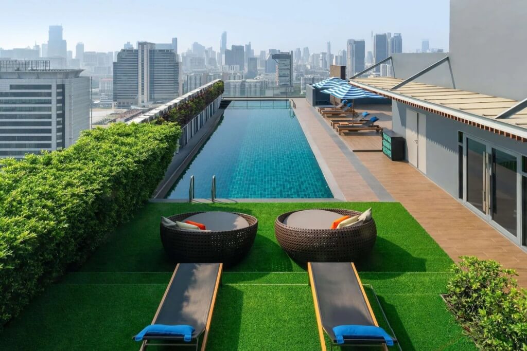 Mercure Bangkok Siam 29th floor outdoor swimming pool