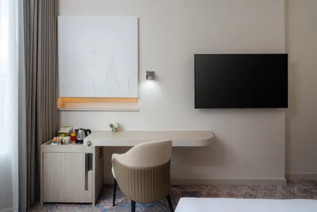 Mercure Bangkok Siam double room vanity desk and minibar